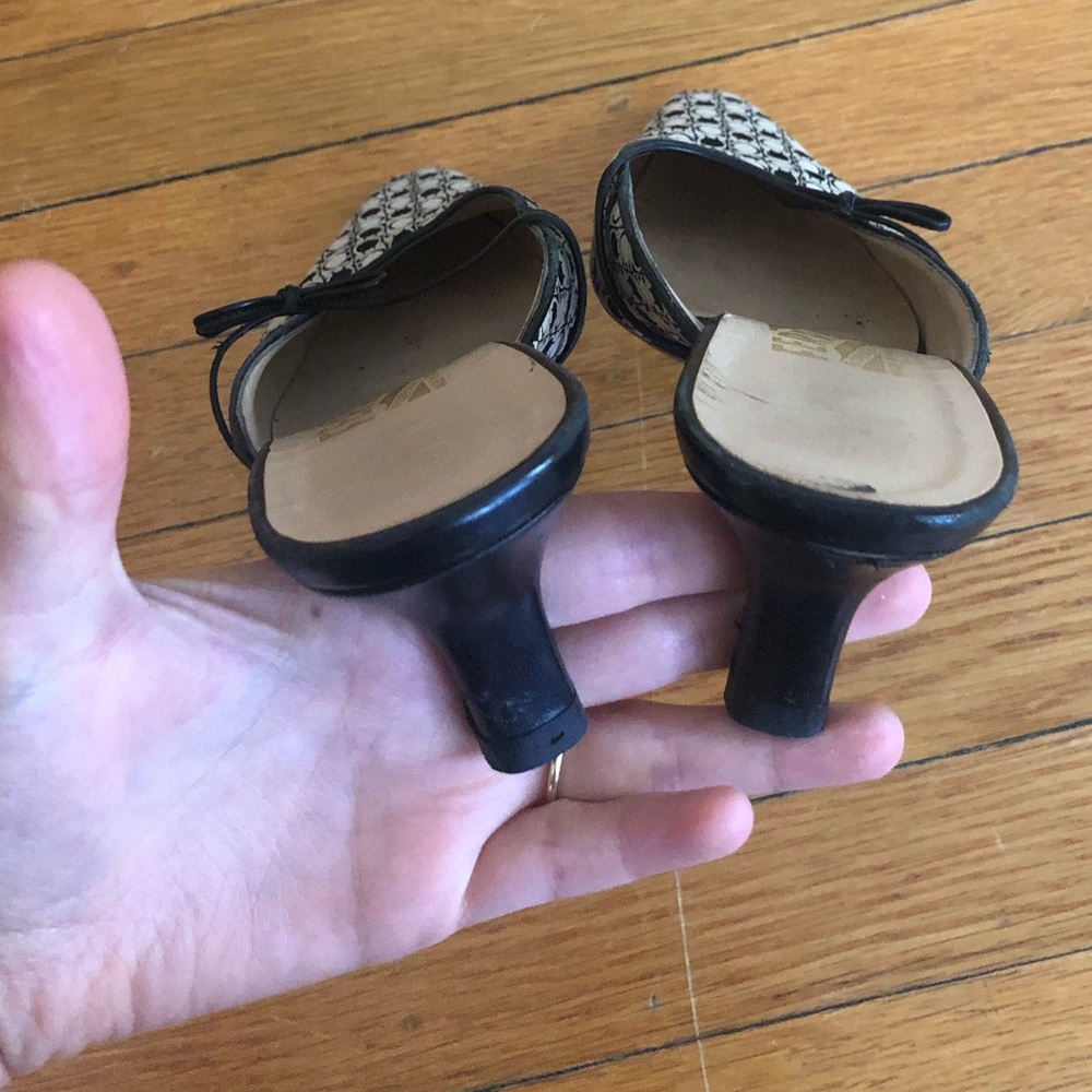 Vintage Ferragamo kitten heels - Picture 3 of 6